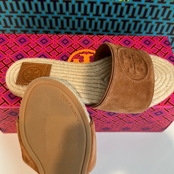Authentic Tory Burch
Open-toe Espadrille
Sandal Women - Picture 8 of 9